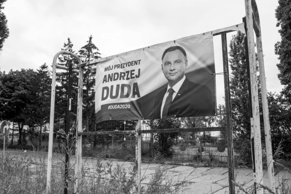 ポーランドでの選挙運動の時間 ポーランドは彼らの国の大統領を選択します グダニスク ポーランド 候補者のポスター 黒と白の芸術的な外観 — ストック写真