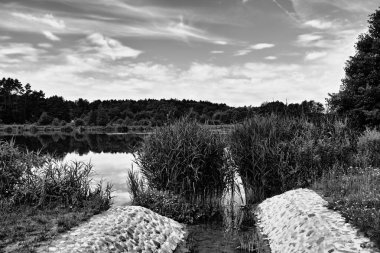 Eski ahşap mimarinin güzel bir örneği, Lysy Mlyn, Polonya.