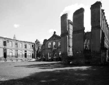 Polonya, Kamieniec 'li Finckenstein Sarayı' nın kalıntıları..