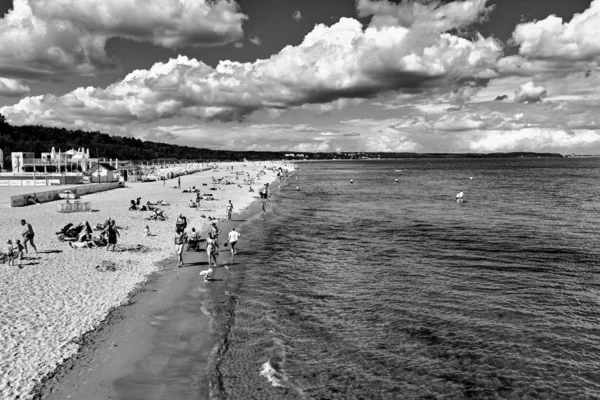 Pessoas Descansam Beacn Dia Quente Verão Golfo Gdansk Mar Báltico — Fotografia de Stock