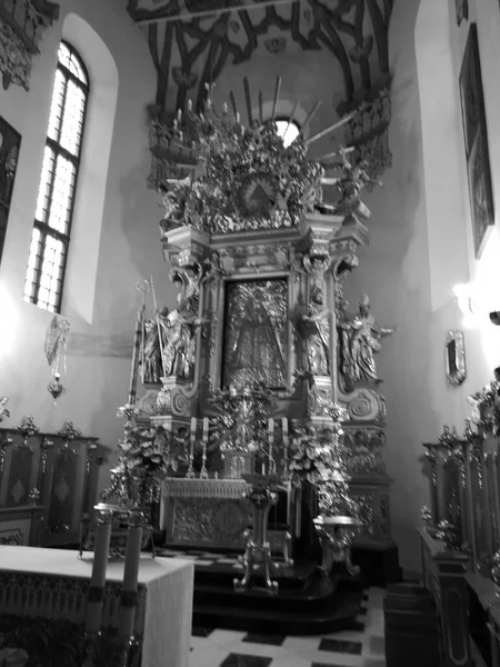 コデンの聖母の神社のローマカトリック教会 宣教師は聖母マリアを模倣します ポーランドの光田町 — ストック写真