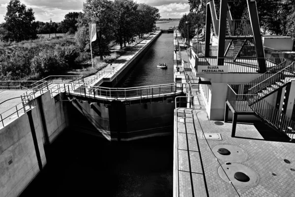 プリゼガリナの北運河ロック 死のヴィスワに向かって表示します ポーランド — ストック写真