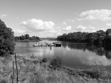 Przegalina 'daki Kuzey Kanalı Kilidi - Ölü Vistula' ya doğru görüş. Polonya.