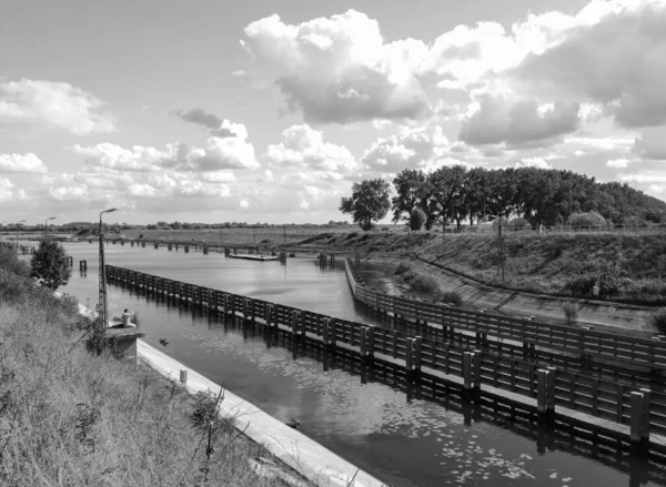 Βόρεια Κλειδαριά Canal Στην Przegalina Θέα Προς Dead Vistula Πολωνία — Φωτογραφία Αρχείου