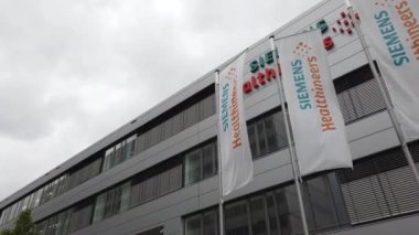 ERLANJEN, ALMANY - 22 Eylül 2020: Yagmurdan önce SİLAHÇILARIN BAŞKANLARI SAĞLIYOR.