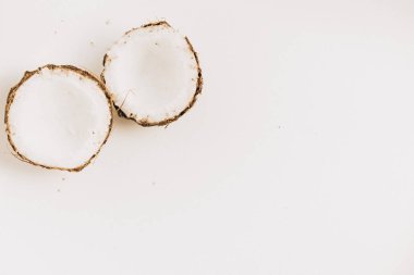 Arka plan üzerinde izole Hindistan cevizi