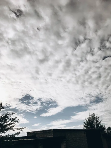 Nuvens Céu Azul Brilhante — Fotografia de Stock