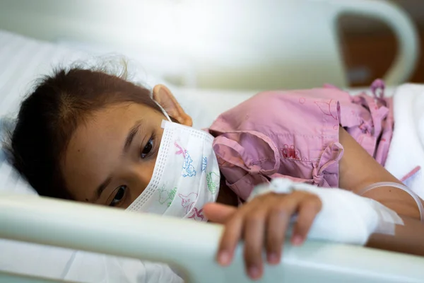 Pacientes Com Máscara Protectora Hospital Cuidados Saúde Conceito Médico — Fotografia de Stock