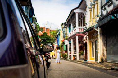 Phuket tarihi kent merkezine arabayla yan ayna, odaklan. Rommanee sokak.