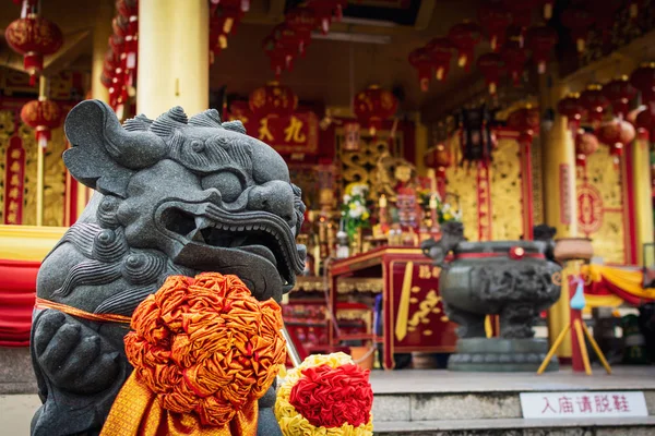 Китайская Статуя Льва Храме Jiu Tean Geng Shrine Люди Уважают — стоковое фото