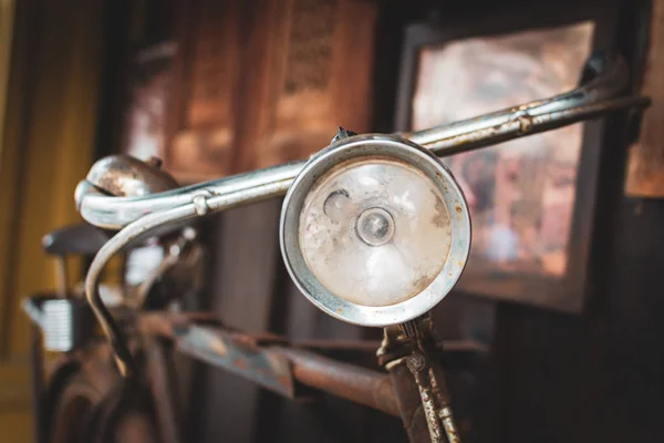 Stäng Upp Front Sida Gammal Vintage Cykel Gångbanan — Stockfoto