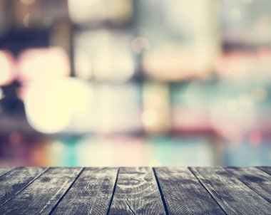 Bulanık ışık Soyut doku arka plan boş ahşap masa. Ürün görüntüleme için.