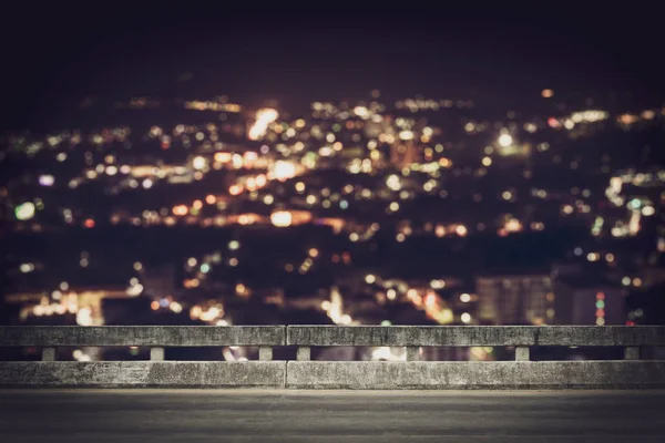 Visa Från Tom Betongbro Ovanför Staden Natten Med Färgglada Bokeh — Stockfoto