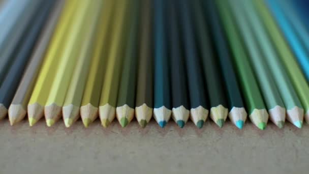 Ahşap Doku Renkli Kalemler Renkli Kalemlerin Yakın Çekim Görüntüleri Yatay — Stok video