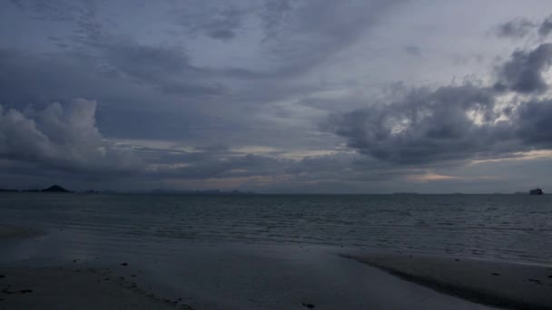 Τοπία Της Παραλίας Στο Νησί Samui Βράδυ Συννεφιασμένο Γαλάζιο Ουρανό — Αρχείο Βίντεο