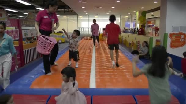 Phuket Thailand July 2019 Many Children Play Fun Shopping Mall — Stock Video