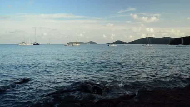 Landschap Van Yon Bay Andaman Zee Met Jachten Onder Bewolkte — Stockvideo