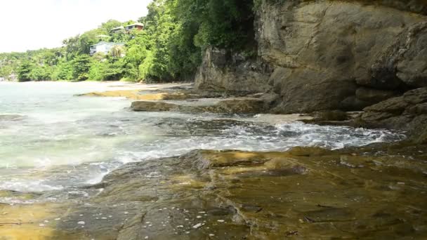 Paisaje Costa Playa Yon Olas Arrastradas Por Las Rocas Phuket — Vídeo de stock