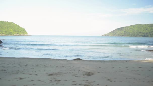 Schönheit Der Yanui Strand Der Westküste Von Phuket Unter Blauem — Stockvideo