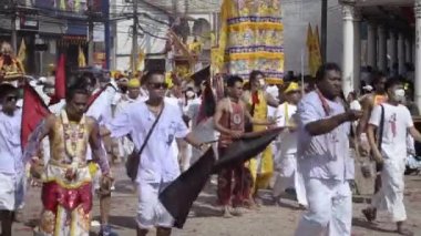 Phuket- 06 Ekim 2019 'da Phuket, Tayland' da düzenlenen Phuket Vejetaryen Festivali 'ne Taoizm katılımcıları katıldı. Festival boyunca dindarlar Tanrı 'yı yatıştırmak için et yemekten kaçındılar..