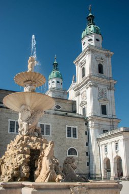 DomQuartier, Salzburg 'un katedral müze kompleksi, Avusturya' nın Salzburg kentindeki UNESCO dünya mirası ile birlikte Residenzplatz Meydanı.