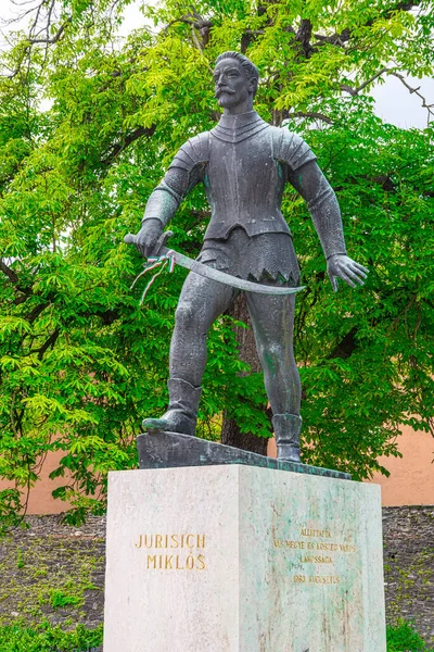 Estatua Histórico Castillo Jurisics Sobre Héroe Húngaro Jurisics Miklos Que — Foto de Stock