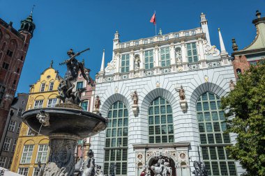 Long Market Caddesi 'ndeki Neptün Çeşme Heykeli. 17. yüzyılda yapılmış bir heykel ve şehrin sembolü..