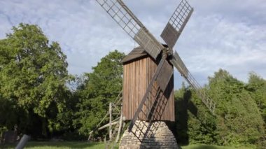 Estonya 'nın Muhu adasındaki ünlü Eemu rüzgar gülü..