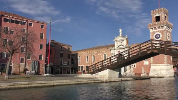 イタリア ヴェネツィアのアルセナーレの入り口の塔 — ストック動画