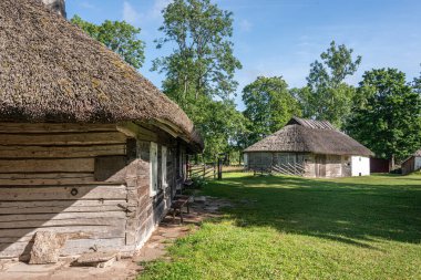Hiiumaa Açık Hava Müzesi Mihkli Çiftliği, Estonya. Binaların çoğu 18. yüzyılın ortalarına ait. En iyi korunmuş çiftliklerden biri..