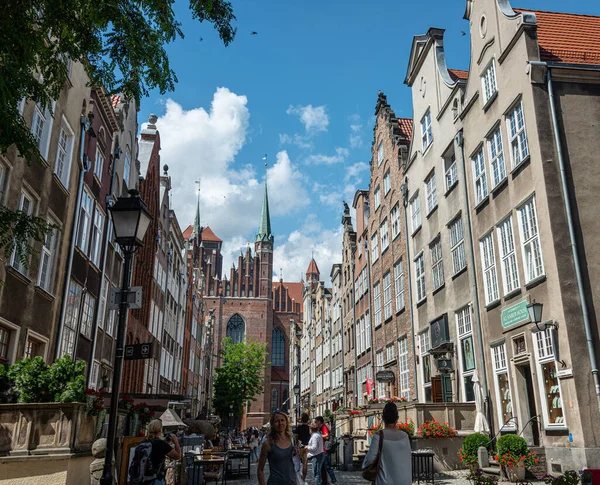 Polonya 'nın eski Gdanks kasabasındaki rahat restoranlar ve barlar