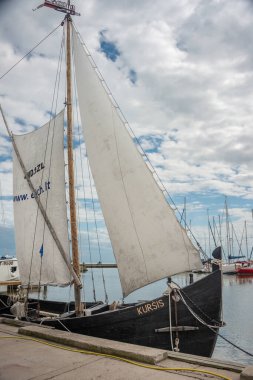 Kurenkahn (Litvanca: kurnas), Vistula lagünü ve Curonian lagünlerinde kullanılan geleneksel bir düz taban teknesidir.
