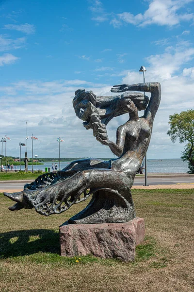 Litvanya, Nida 'nın merkezinde bir deniz kızı heykeli