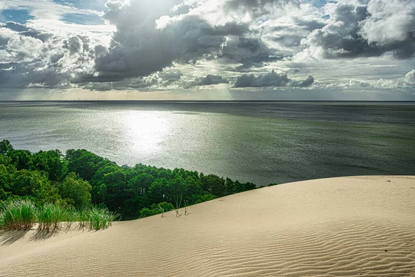 Nida, Neringa, Litvanya yakınlarındaki Curonian Spit 'te Gri Kumulların Panoramik Manzarası