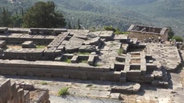 Athena Pronaia Tapınağı Delphi arkeolojik alanında, Tanrı Apollo 'nun kahininin yeri.
