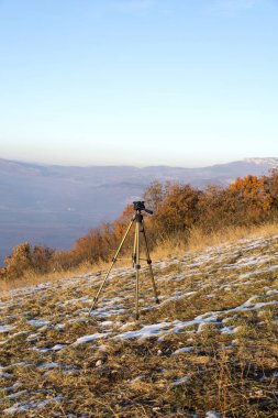 Fotoğraf makinesi tripod üzerinde bakış açısı