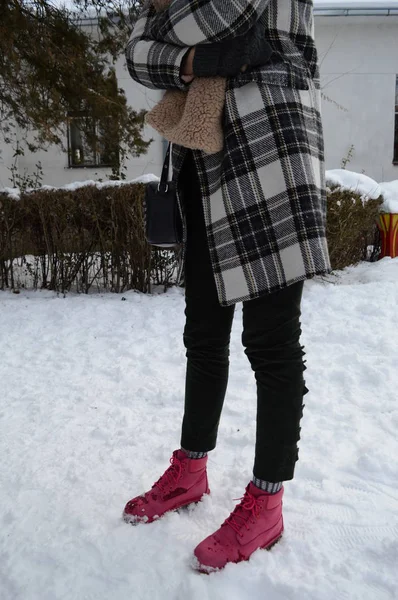 Розовая Обувь Снегу — стоковое фото