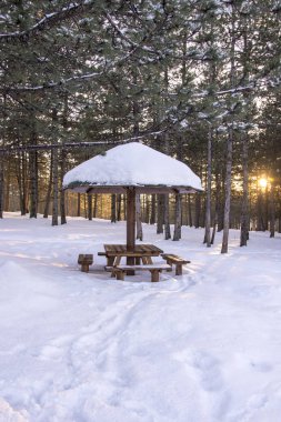 dağlarda romantik günbatımı 