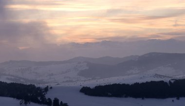 dağlarda fantastik günbatımı