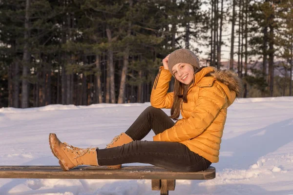 Hermosa Chica Invierno Luz Del Sol — Foto de Stock