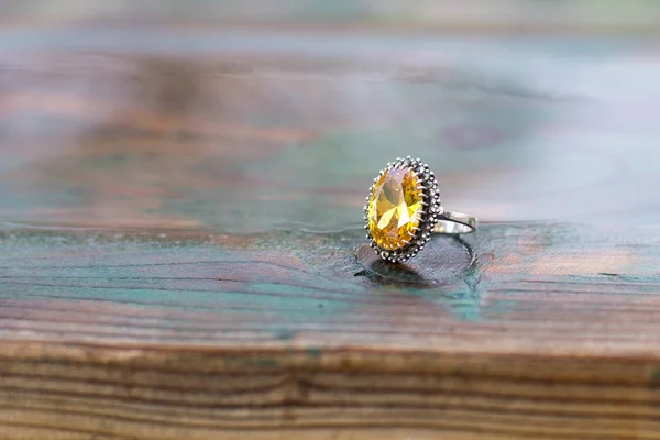 Ring Voor Vrouw Voor Maart — Stockfoto