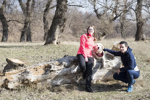 Erkek Kadın Ile Köpek — Stok fotoğraf