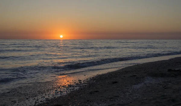 Güzel gündoğumu ve deniz