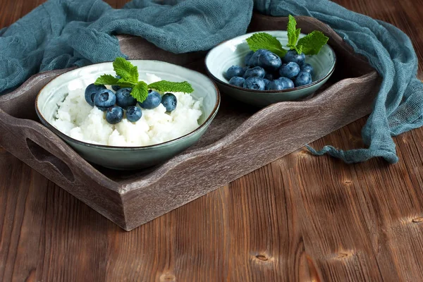 Bubur Nasi Atau Puding Dengan Blueberry Untuk Sarapan Nutrisi Sehat — Stok Foto