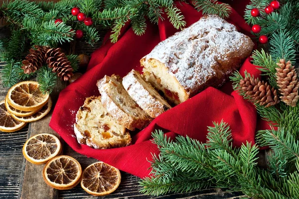 Stollen Tradycyjny Placek Suszonych Owoców Orzechów Christmas Wakacje Foo — Zdjęcie stockowe