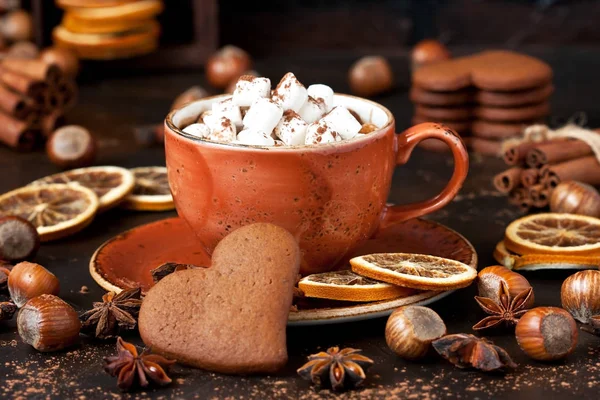 Dicke Würzige Heiße Schokolade Keramiktasse Auf Dunklem Betonhintergrund — Stockfoto