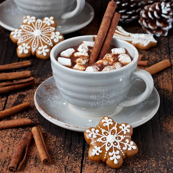 Duas Canecas Chocolate Quente Com Muitos Pequenos Marshmallows Sobremesa Deliciosa — Fotografia de Stock