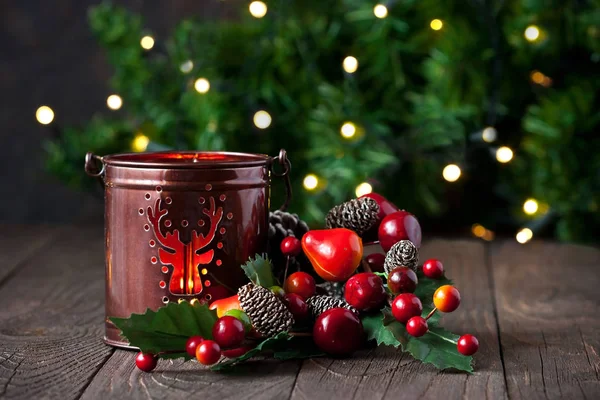 Brennende Laterne Und Weihnachtsdekoration Auf Holzgrund Selektiver Fokus — Stockfoto