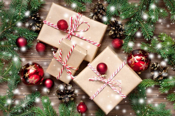 Διακοπές Φόντο Κουτιά Δώρων Στην Ξύλινη Επιφάνεια Έννοια Των Χριστουγέννων — Φωτογραφία Αρχείου