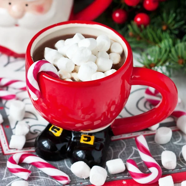 Copa de chocolate caliente con malvaviscos — Foto de Stock